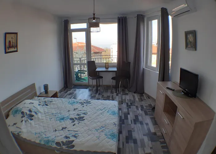 Sunshine Нощувка със закуска (B & B)